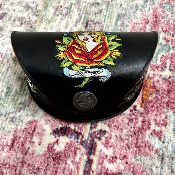 Ed Hardy Y2K Pin Up Sunglasses & Case - Picture 7 of 7